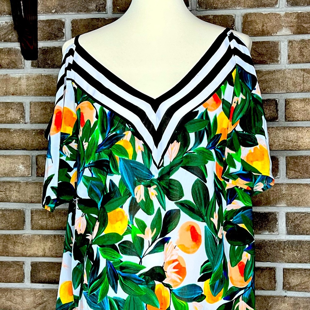 Nicole by Nicole Miller Size XL Cold Shoulder Top. Tropical Floral Print